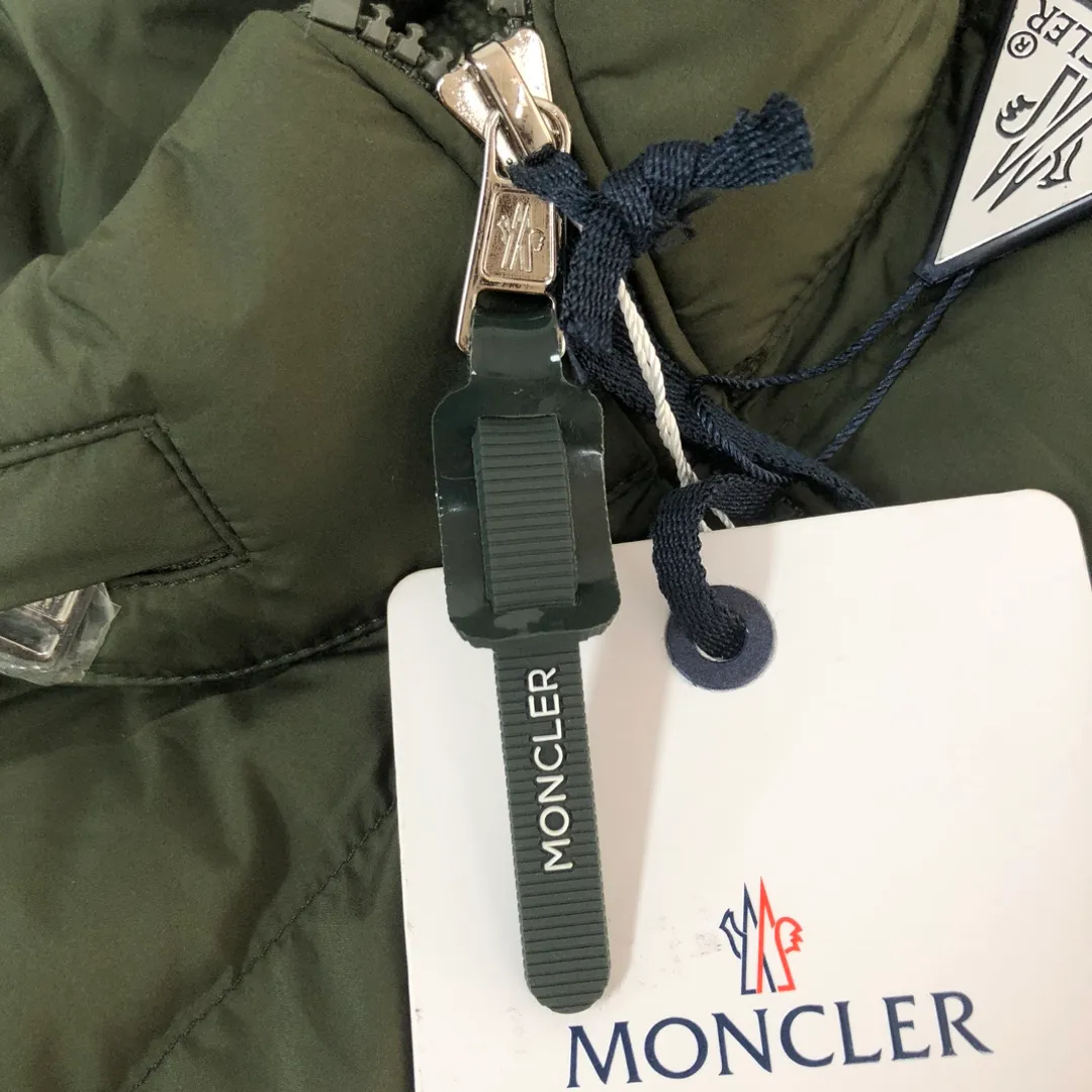 🆕New Arrival —————— ❤️Original Quality Moncle* 。Classic ！ 。 Versatile 。Classic 。 90 ！ Breathable Lightweight！ 。 。 🔥🔥 ：Black Green Sizes：S M L XL